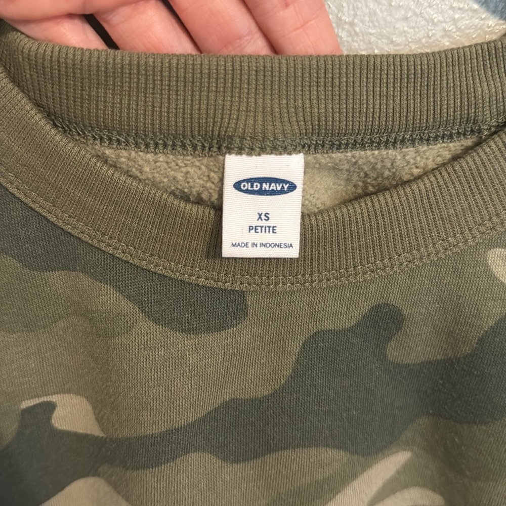 Old Navy camo sweatshirt - Picture 2 of 4